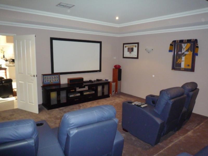 2 Crossland Avenue, Ellenbrook WA 6069