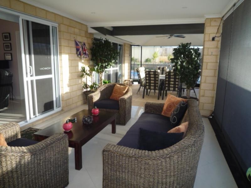 2 Crossland Avenue, Ellenbrook WA 6069