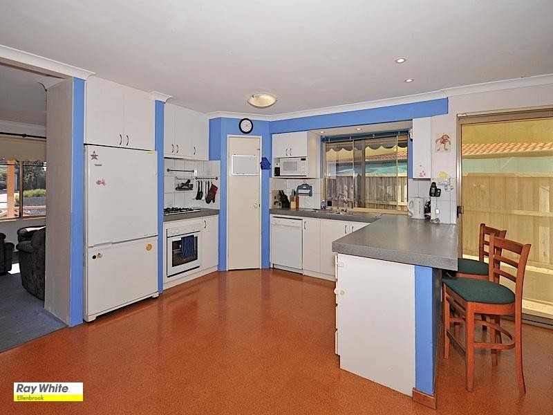 8 Beaufortia Crescent, Ellenbrook WA 6069