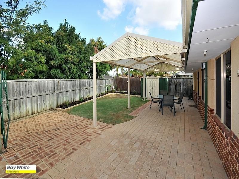 8 Beaufortia Crescent, Ellenbrook WA 6069