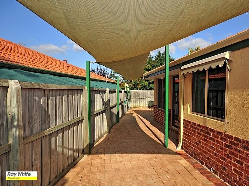 8 Beaufortia Crescent, Ellenbrook WA 6069