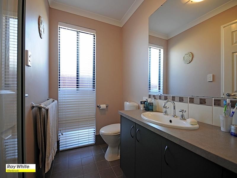 7 Petworth Drive, The Vines WA 6069