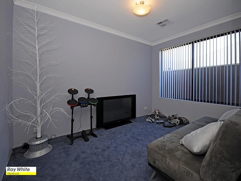 7 Petworth Drive, The Vines WA 6069