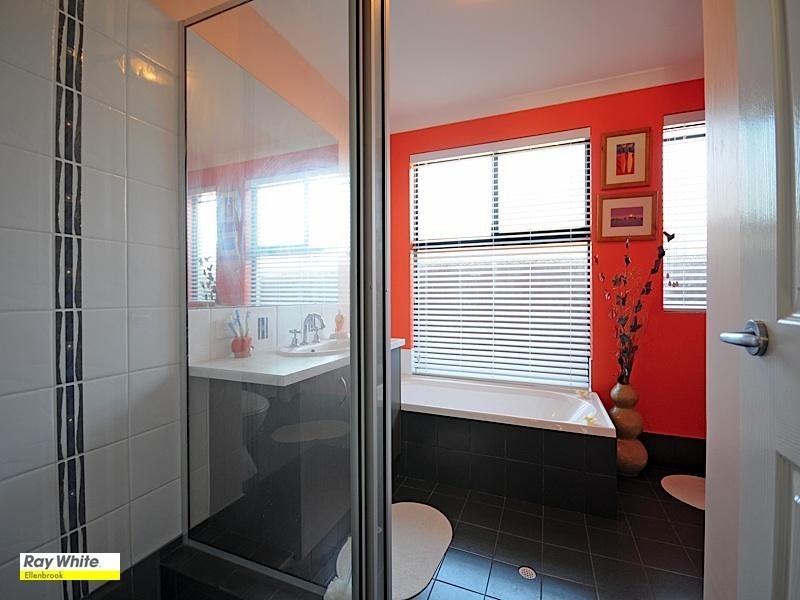 7 Petworth Drive, The Vines WA 6069