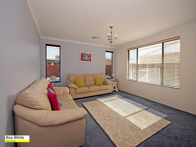 7 Petworth Drive, The Vines WA 6069