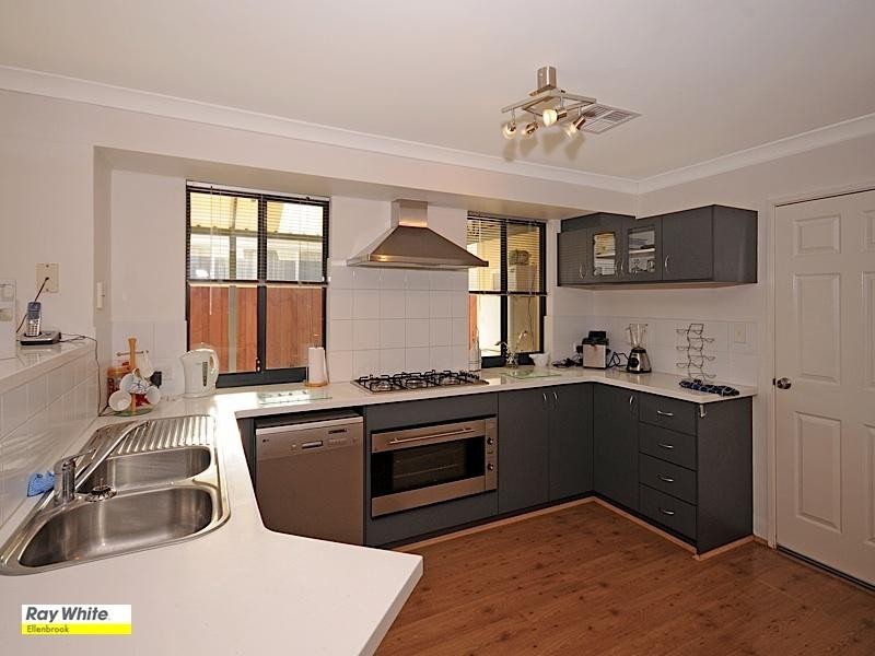 7 Petworth Drive, The Vines WA 6069