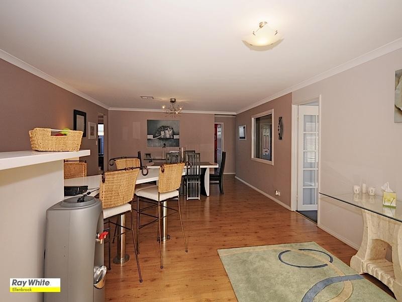 7 Petworth Drive, The Vines WA 6069