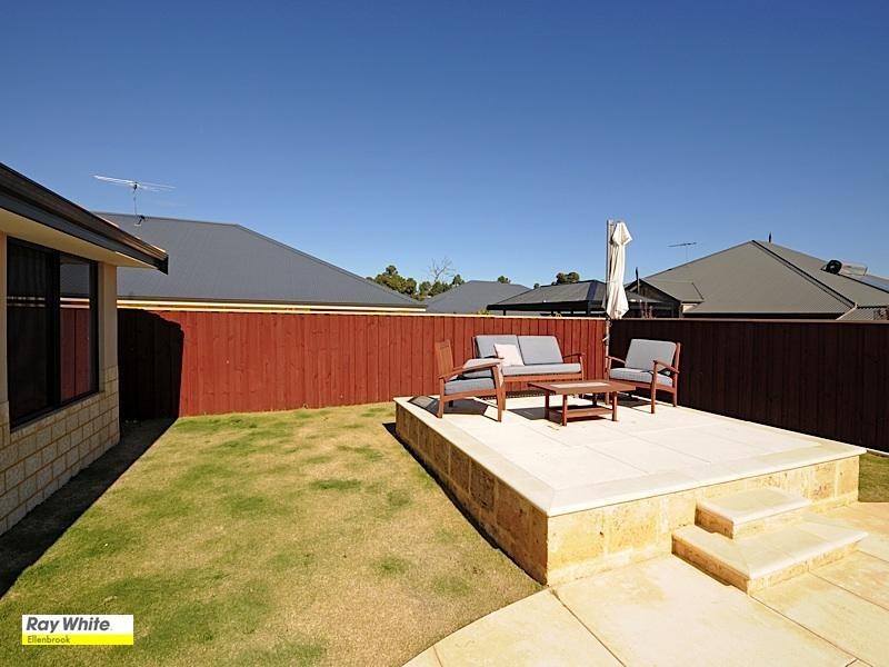 7 Petworth Drive, The Vines WA 6069