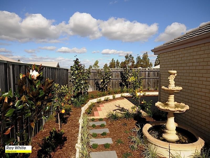 7 Larrawa Circle, Ellenbrook WA 6069