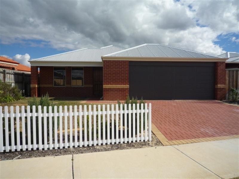 11 Bancombe Crescent, Ellenbrook WA 6069