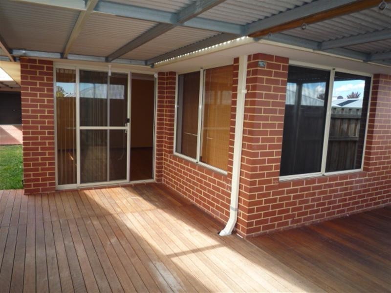 11 Bancombe Crescent, Ellenbrook WA 6069