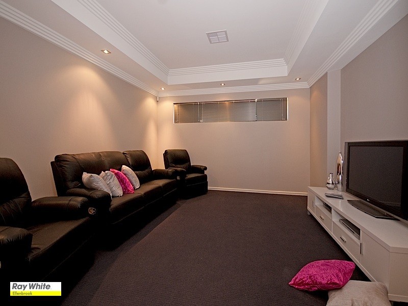 30 Roxburghe Drive, The Vines WA 6069