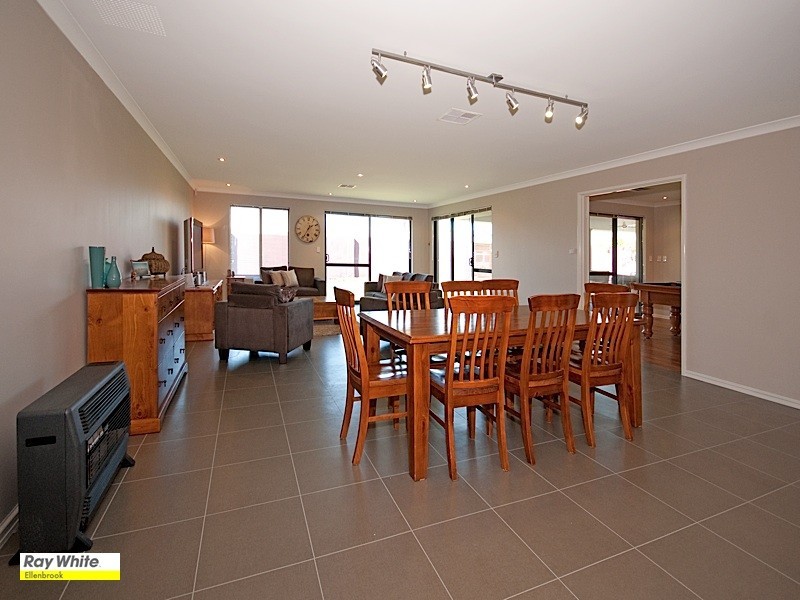 30 Roxburghe Drive, The Vines WA 6069