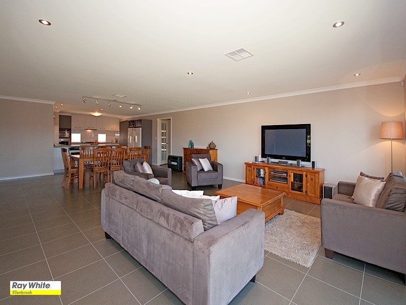 30 Roxburghe Drive, The Vines WA 6069