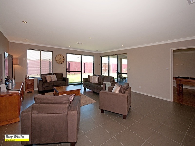 30 Roxburghe Drive, The Vines WA 6069