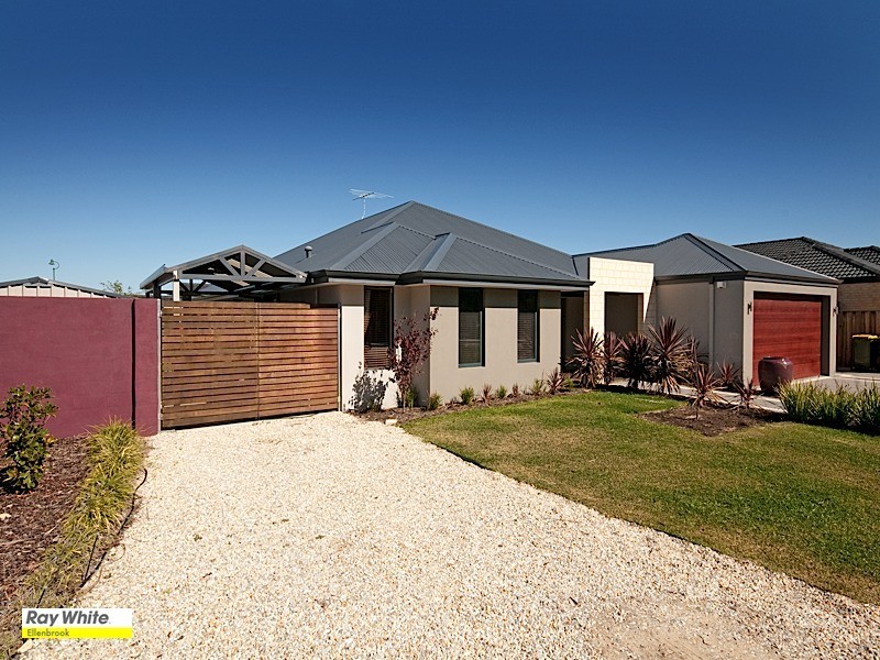 30 Roxburghe Drive, The Vines WA 6069