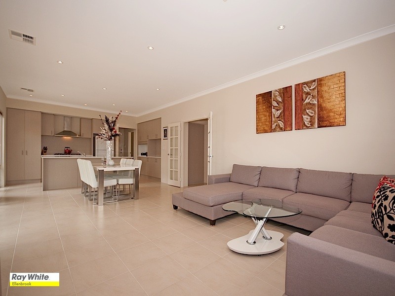 8 Beechwood Circle, Aveley WA 6069