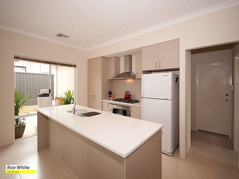 8 Beechwood Circle, Aveley WA 6069