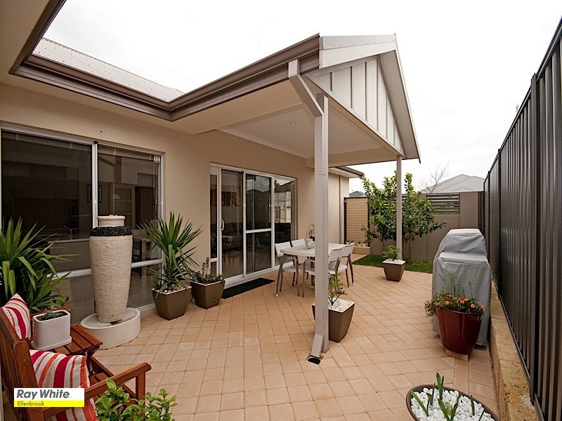 8 Beechwood Circle, Aveley WA 6069