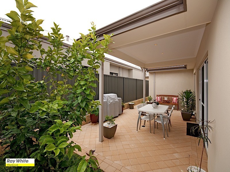 8 Beechwood Circle, Aveley WA 6069