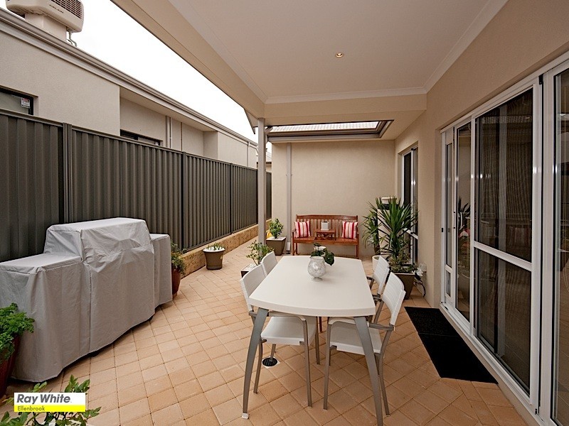 8 Beechwood Circle, Aveley WA 6069