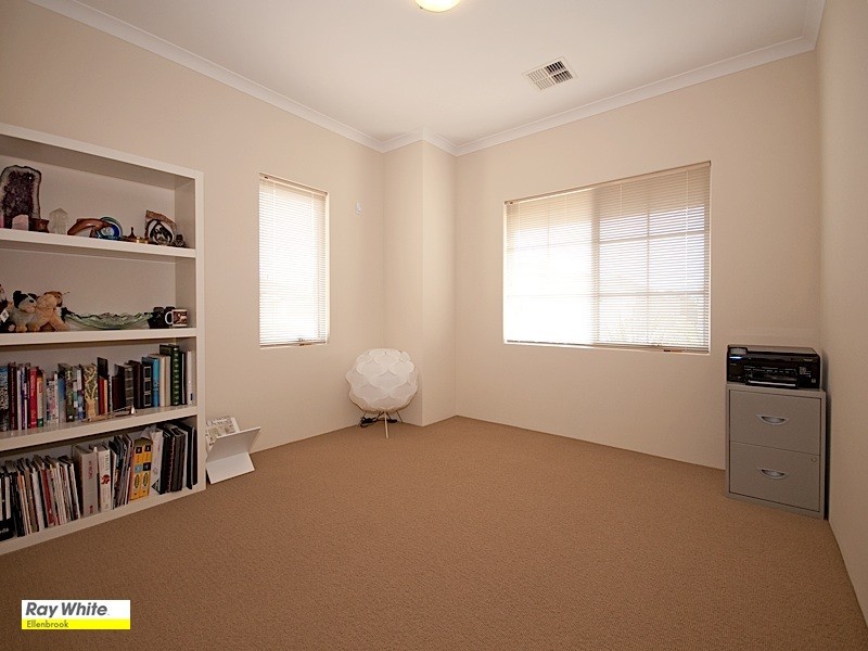 8 Beechwood Circle, Aveley WA 6069