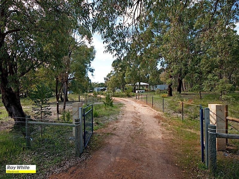 300 Santa Gertrudis Drive, Lower Chittering WA 6084