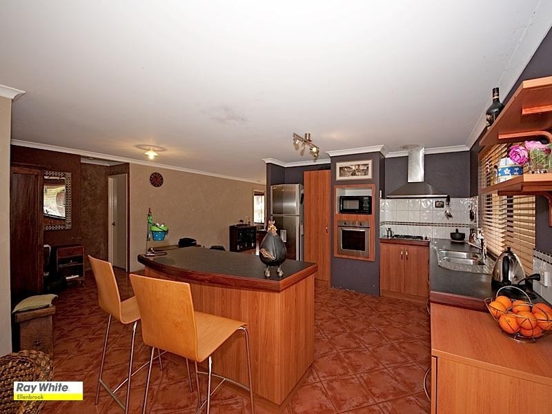 300 Santa Gertrudis Drive, Lower Chittering WA 6084