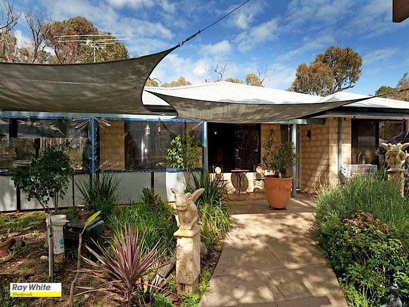 300 Santa Gertrudis Drive, Lower Chittering WA 6084