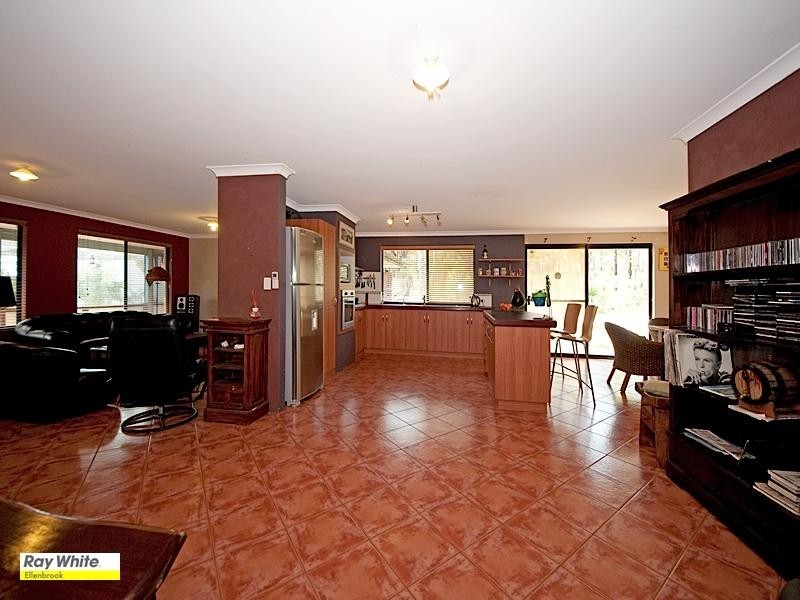 300 Santa Gertrudis Drive, Lower Chittering WA 6084