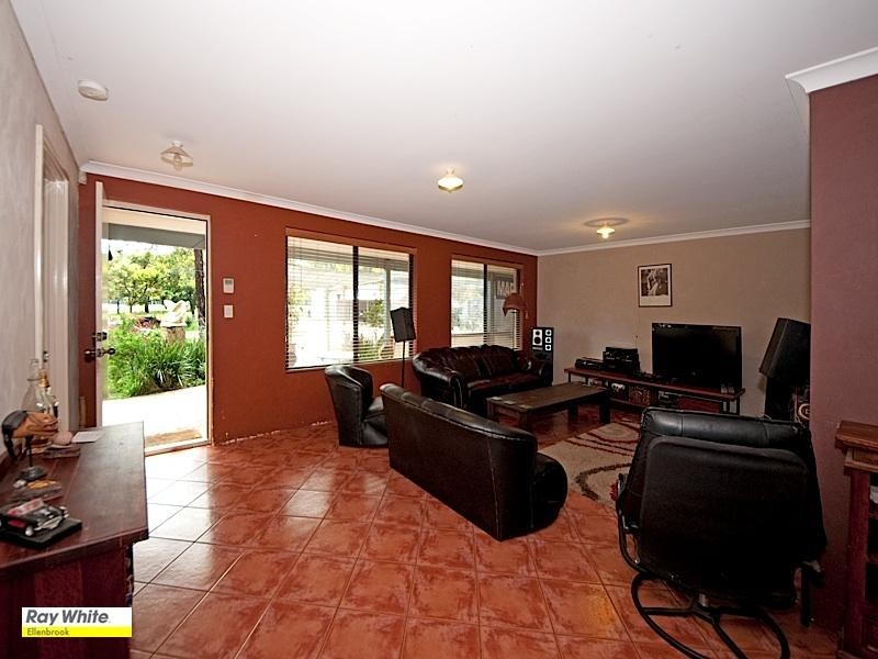 300 Santa Gertrudis Drive, Lower Chittering WA 6084