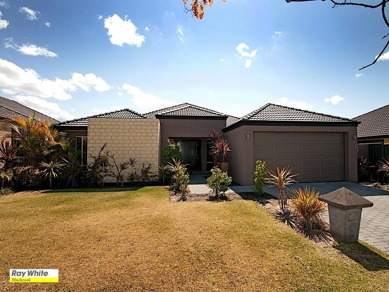 4 Pirianda Way, Aveley WA 6069