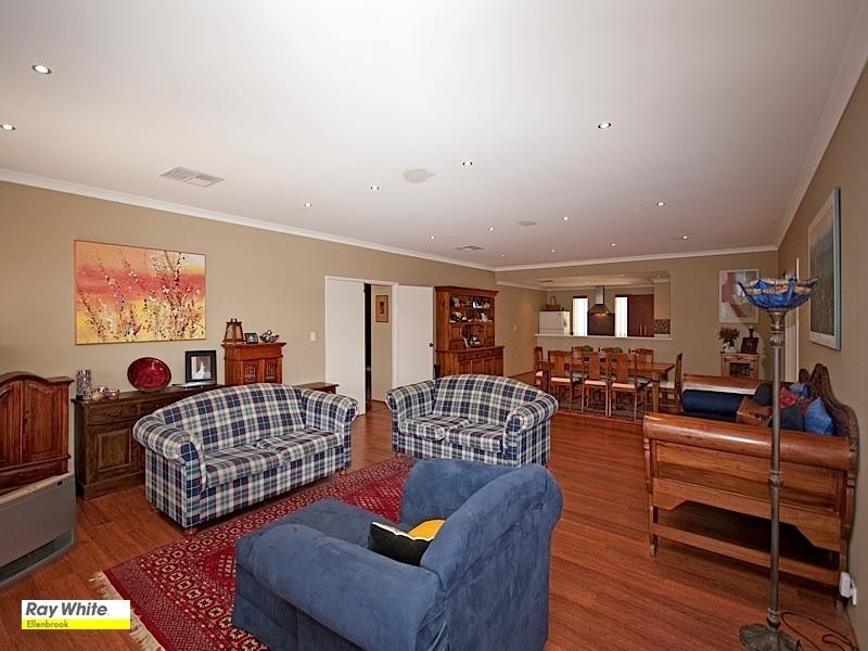 4 Pirianda Way, Aveley WA 6069