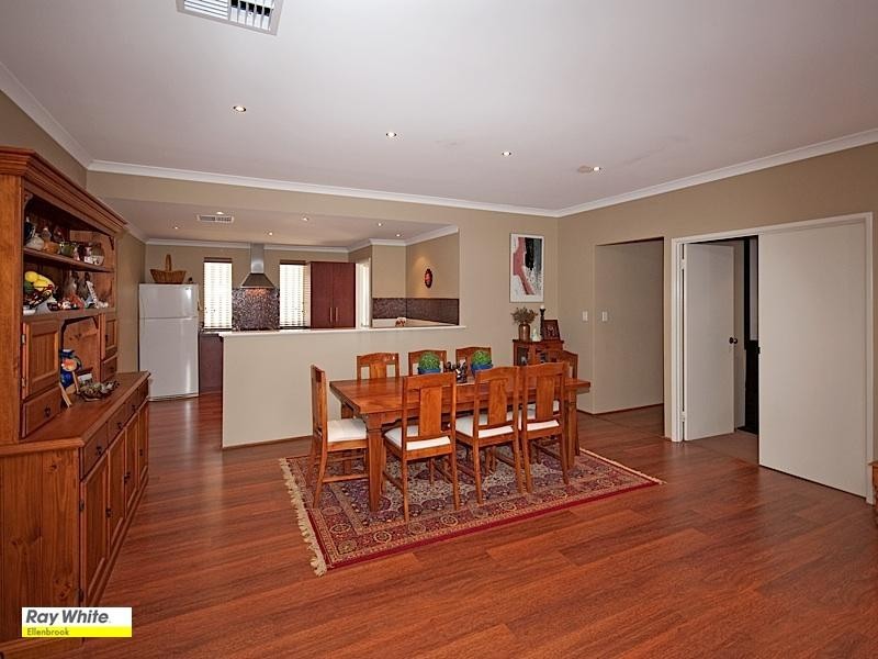 4 Pirianda Way, Aveley WA 6069