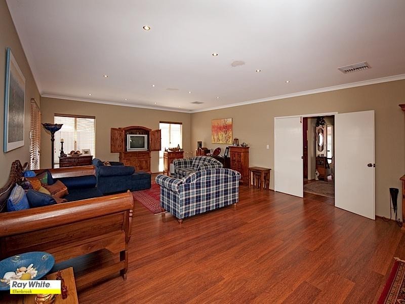 4 Pirianda Way, Aveley WA 6069