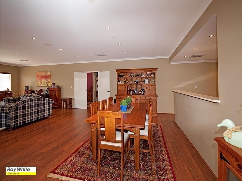 4 Pirianda Way, Aveley WA 6069