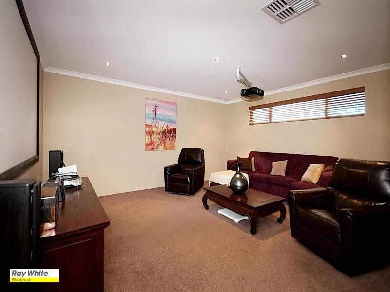 4 Pirianda Way, Aveley WA 6069