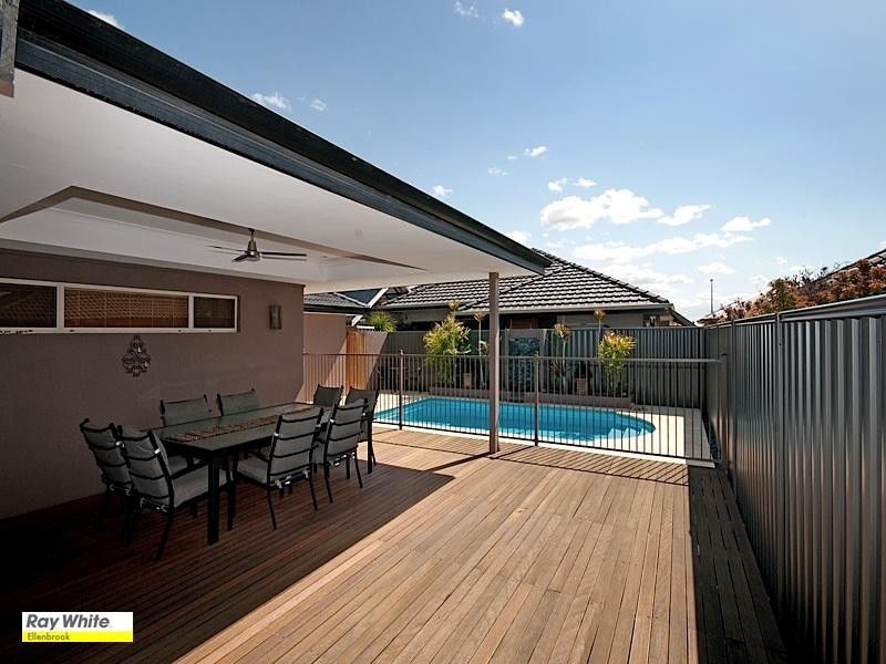 4 Pirianda Way, Aveley WA 6069