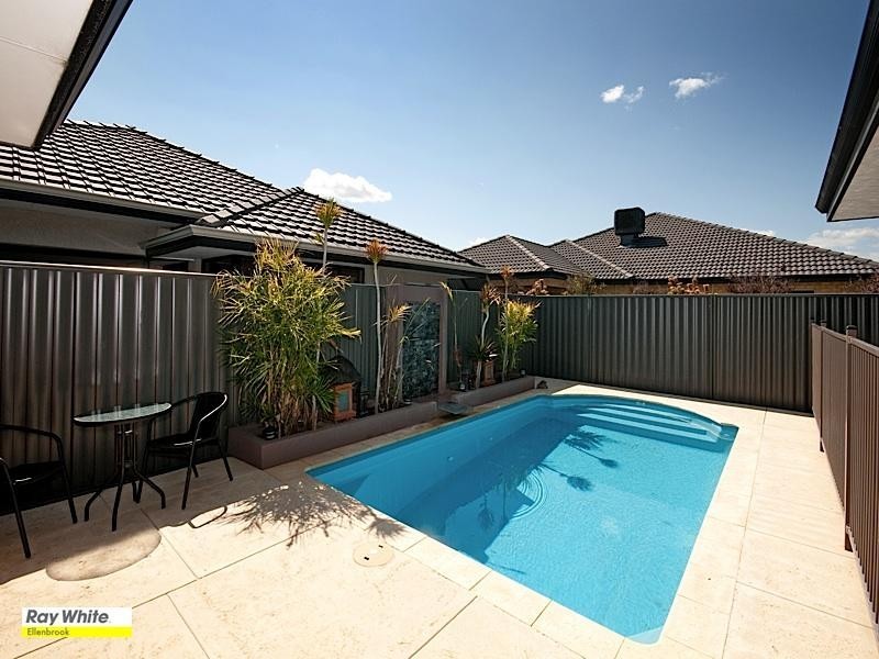 4 Pirianda Way, Aveley WA 6069