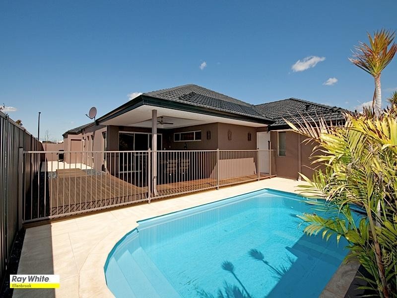 4 Pirianda Way, Aveley WA 6069