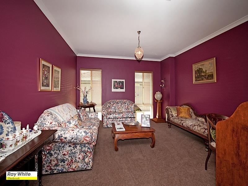 4 Pirianda Way, Aveley WA 6069