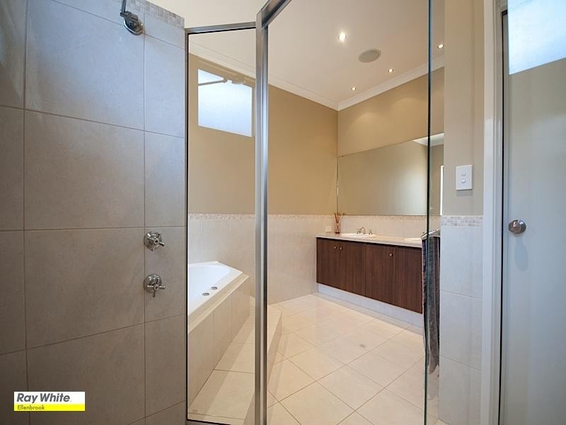 4 Pirianda Way, Aveley WA 6069