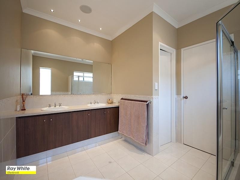 4 Pirianda Way, Aveley WA 6069