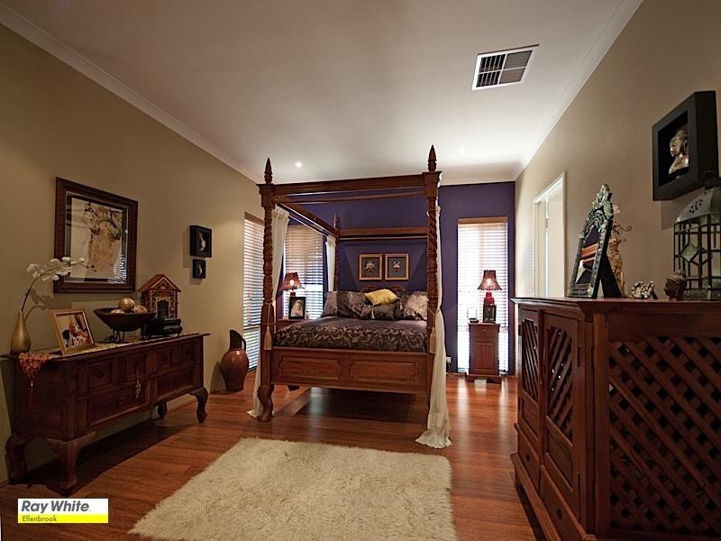 4 Pirianda Way, Aveley WA 6069