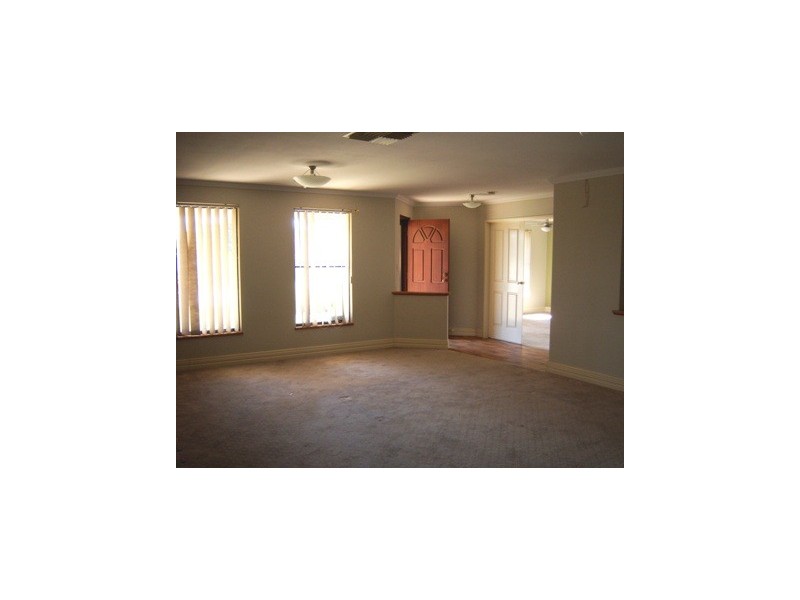 16 Sorrento Turn, Ellenbrook WA 6069