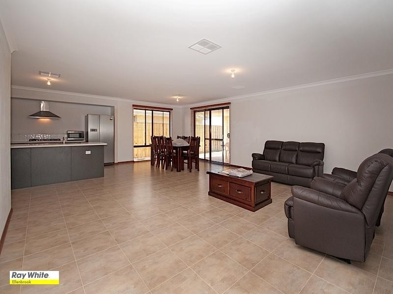 8 Hedlow Way, Ellenbrook WA 6069