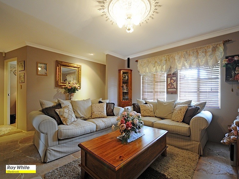 44 Kangaroo Entrance, Stratton WA 6056