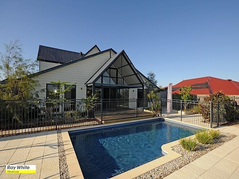 17 Erickson Pass, Ellenbrook WA 6069