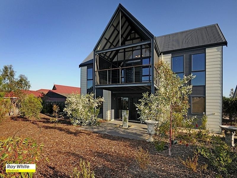 17 Erickson Pass, Ellenbrook WA 6069