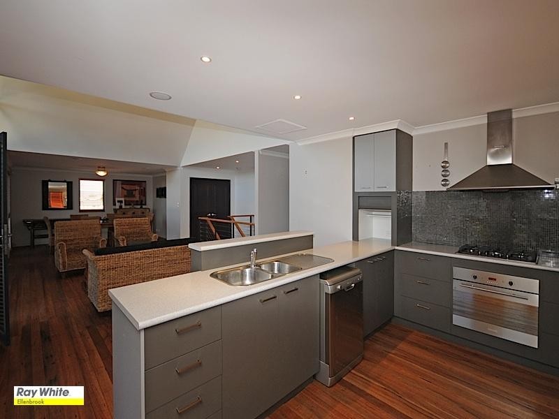 17 Erickson Pass, Ellenbrook WA 6069